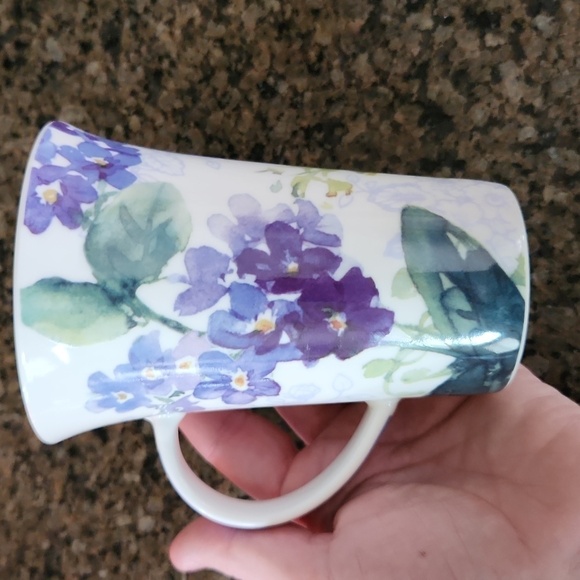 Gail Flores Burton and Burton Forget me  not coffee/tea mug - Picture 1 of 4